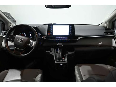 Used 2021 Toyota Sienna XLE w/ XLE Plus Package FWD image 22