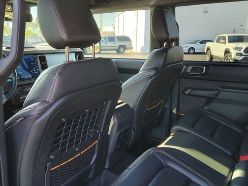 Used 2024 Ford Bronco Badlands image 12