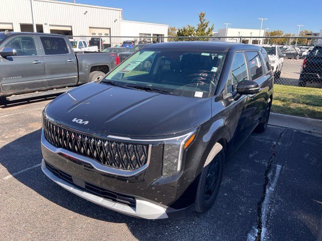 Used 2026 Kia Carnival FWD image 3