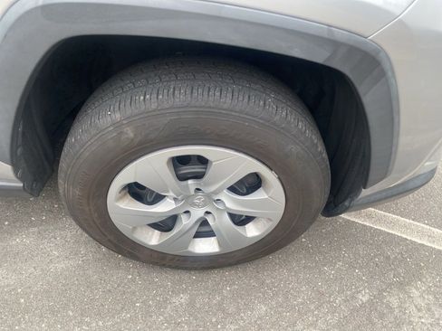 Used 2022 Toyota RAV4 LE image 9