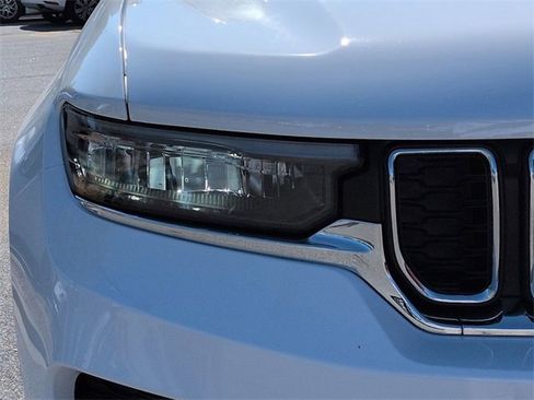 New 2025 Jeep Grand Cherokee Laredo X image 9