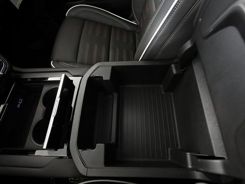 Used 2025 GMC Yukon XL AT4 Ultimate image 43