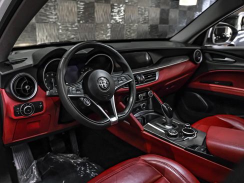 Used 2019 Alfa Romeo Stelvio Ti image 3