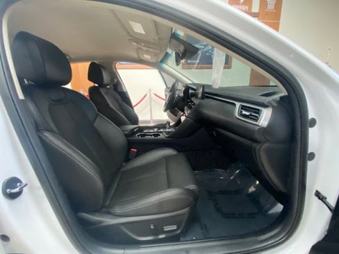 Used 2025 Genesis G70 2.5T RWD image 12