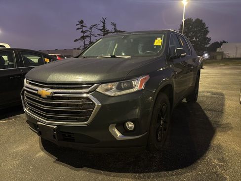 Used 2020 Chevrolet Traverse LT image 1