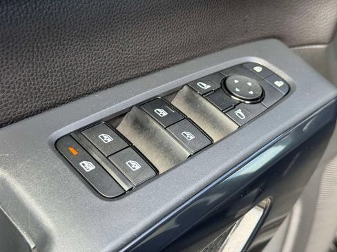 Used 2025 Nissan Pathfinder SV AWD/4WD image 16