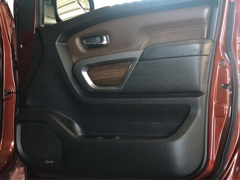 Used 2019 Nissan Titan Platinum Reserve AWD/4WD image 17