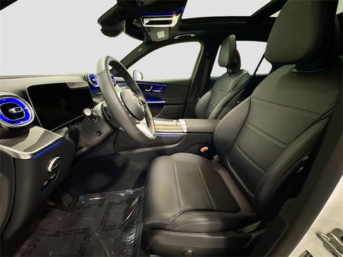 Used 2025 Mercedes-Benz GLC 300 4MATIC image 22