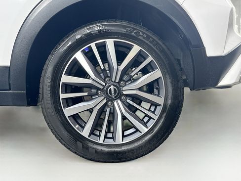 Used 2024 Nissan Kicks SR image 11