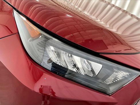 Used 2022 Toyota RAV4 LE FWD image 28