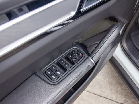 Used 2022 Porsche Cayenne S Platinum image 11