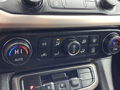 Used 2020 GMC Acadia Denali w/ Denali Ultimate Package AWD/4WD image 17
