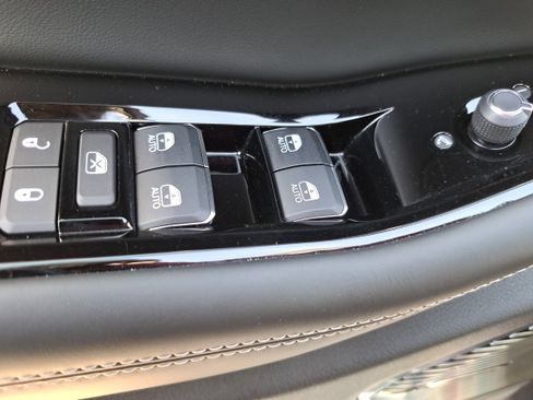 Used 2023 Jeep Grand Cherokee Overland w/ Advanced Protech Group III image 27