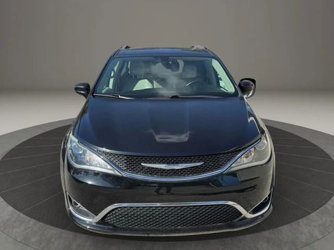 Used 2017 Chrysler Pacifica Touring-L image 8