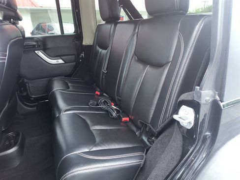 Used 2014 Jeep Wrangler Unlimited Rubicon image 36