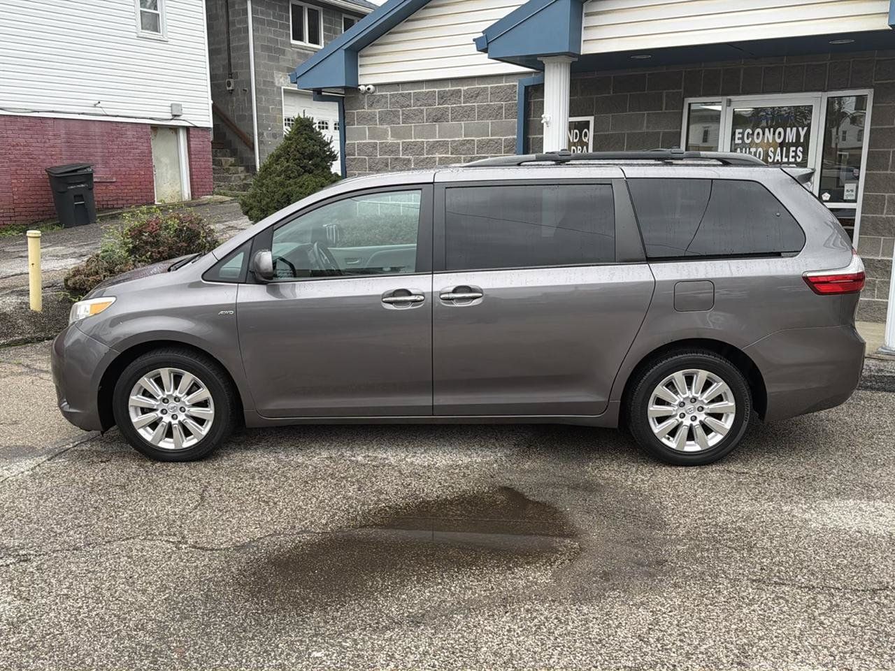 Used 2016 Toyota Sienna XLE AWD/4WD image 7