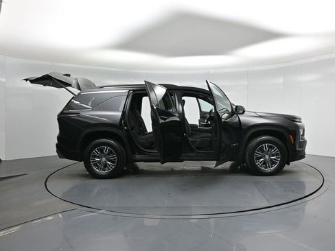 Used 2024 Chevrolet Traverse LT image 5