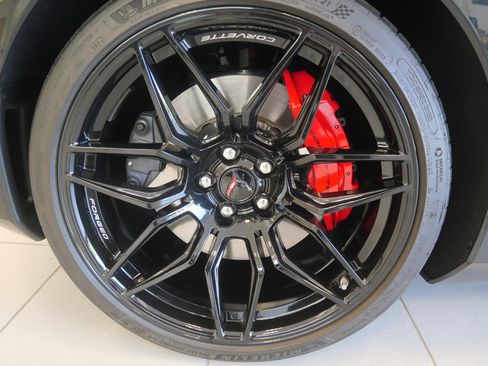 Used 2024 Chevrolet Corvette Z06 RWD image 18