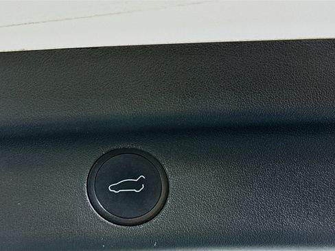 Used 2021 Tesla Model Y Long Range image 27