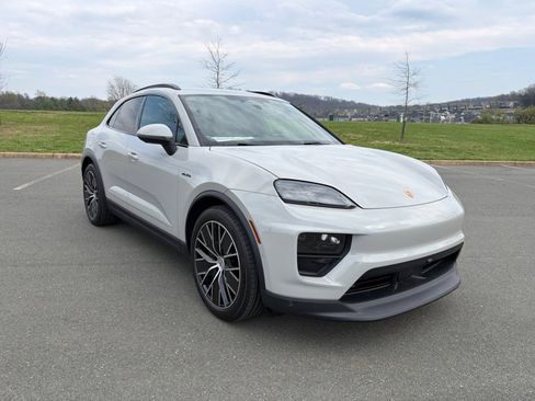 New 2026 Porsche Macan Electric RWD image 9