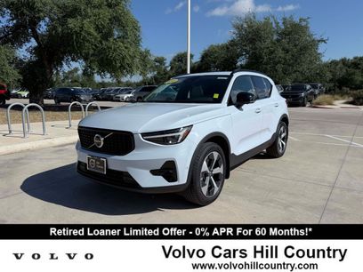 Used 2026 Volvo XC40 B4 Plus w/ Protection Package Premier