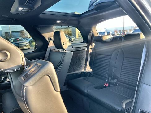 New 2026 Land Rover Discovery Limited Edition image 19
