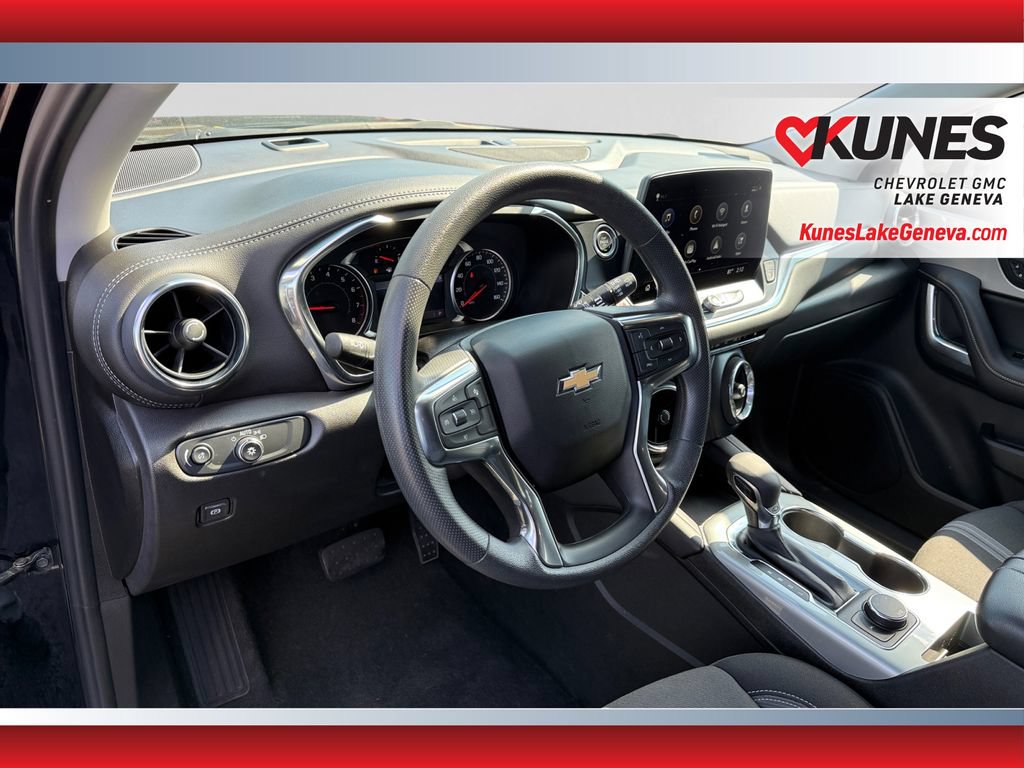 Used 2025 Chevrolet Blazer LT AWD/4WD image 16