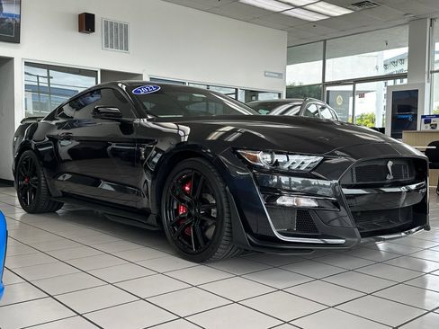 Used 2022 Ford Mustang Shelby GT500 w/ Technology Package RWD image 2