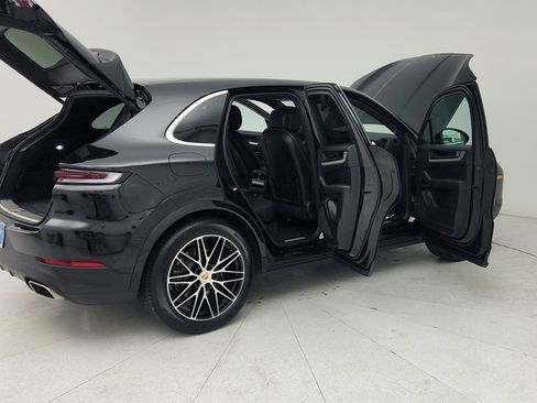 Used 2025 Porsche Cayenne AWD/4WD image 13