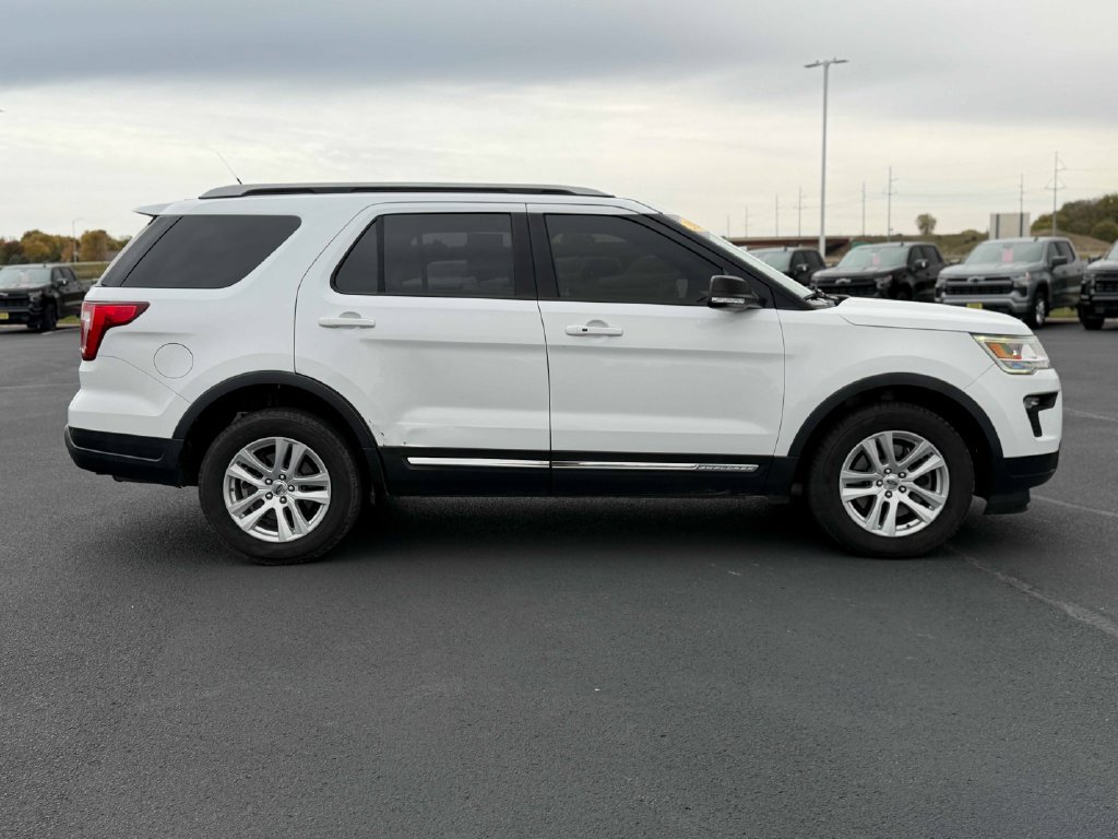 Used 2019 Ford Explorer XLT w/ Equipment Group 201A AWD/4WD image 6