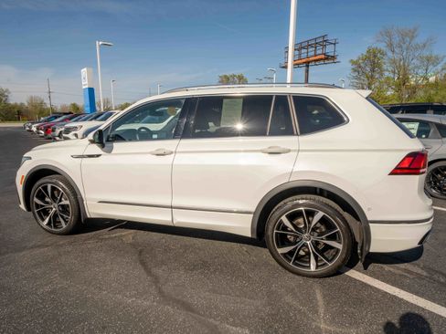 Used 2024 Volkswagen Tiguan SEL R-Line image 4