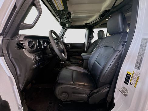 Used 2023 Jeep Wrangler Unlimited Sahara AWD/4WD image 13