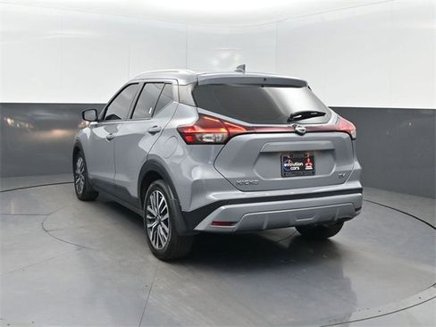 Used 2023 Nissan Kicks SV image 3