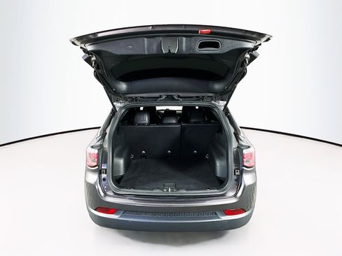 Used 2023 Jeep Compass Latitude image 27