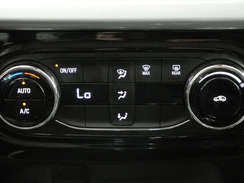 Used 2025 Chevrolet Trax LT FWD image 18