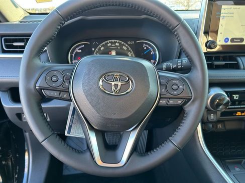 Used 2025 Toyota RAV4 SE image 23