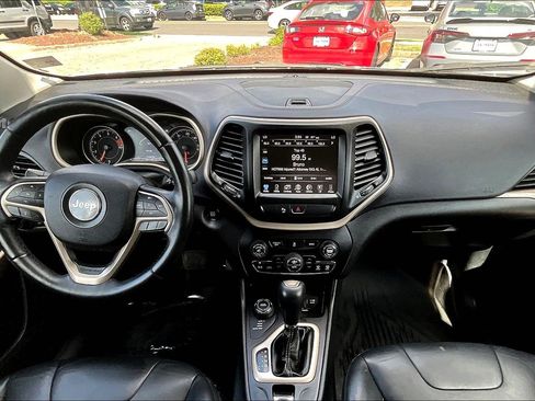 Used 2018 Jeep Cherokee Limited AWD/4WD image 15