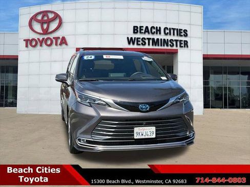 Certified 2024 Toyota Sienna Platinum AWD/4WD image 3