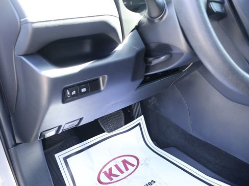Used 2024 Toyota RAV4 XLE FWD image 27