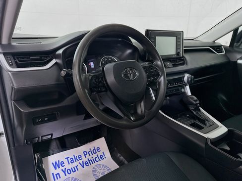 Used 2021 Toyota RAV4 LE AWD/4WD image 9