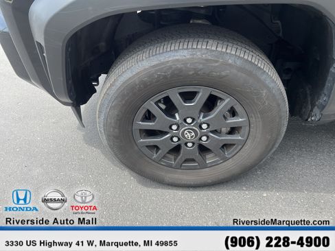 Used 2025 Toyota 4Runner SR5 AWD/4WD image 11