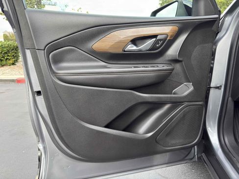 Used 2020 GMC Terrain SLE w/ Elevation Edition image 30