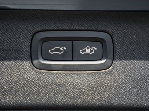 Used 2022 Volvo XC90 T5 Momentum w/ Advanced Package image 11