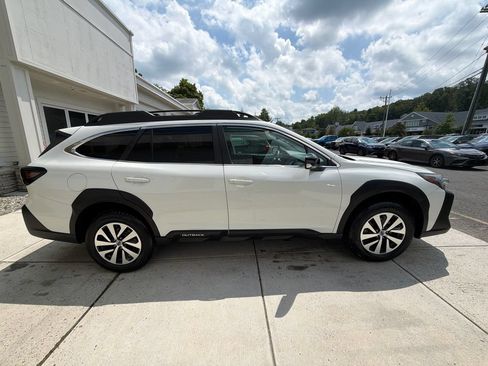 Used 2024 Subaru Outback Premium AWD/4WD image 6