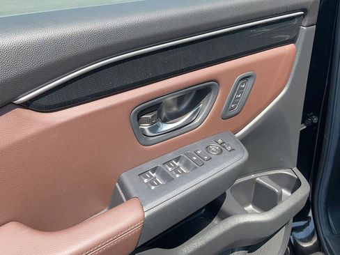 Used 2025 Honda Pilot Elite image 16