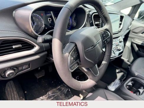 New 2026 Chrysler Pacifica Select AWD/4WD image 17