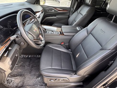 Used 2024 Cadillac Escalade Luxury image 18