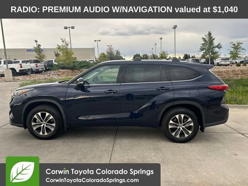 Used 2020 Toyota Highlander XLE AWD/4WD image 5