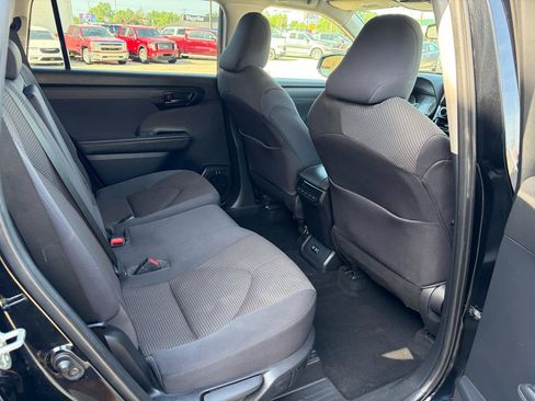 Used 2020 Toyota Highlander LE AWD/4WD image 10