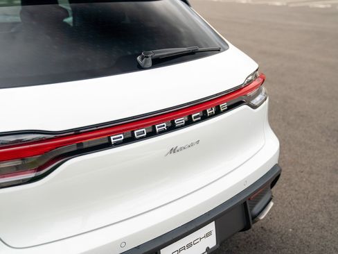 Certified 2023 Porsche Macan Turbo AWD/4WD image 10